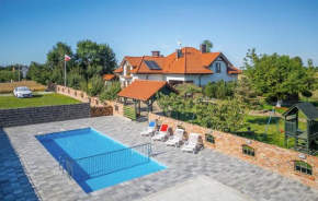 Nice Home In Darlowo With Wifi